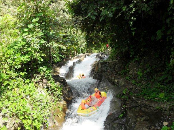 还能防弹?特斯拉赛博越野旅行车亮相重庆